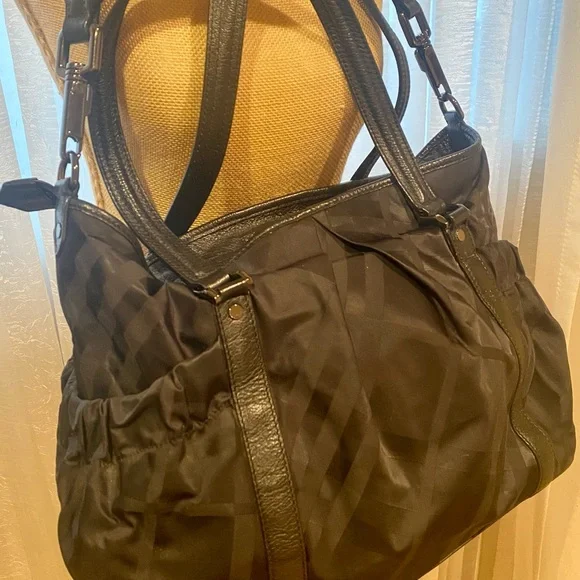 Burberry tonal nylon diaper bag with changing pad and dust bag - Picture 3 of 16